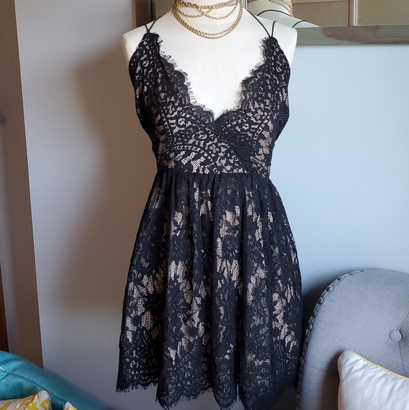 Tobi Dresses & Skirts - Tobi Lace Halter Cocktail Dress